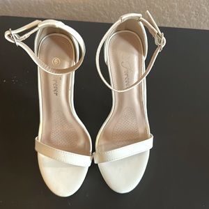 Elegant White patent stiletto sandal with platform 6m